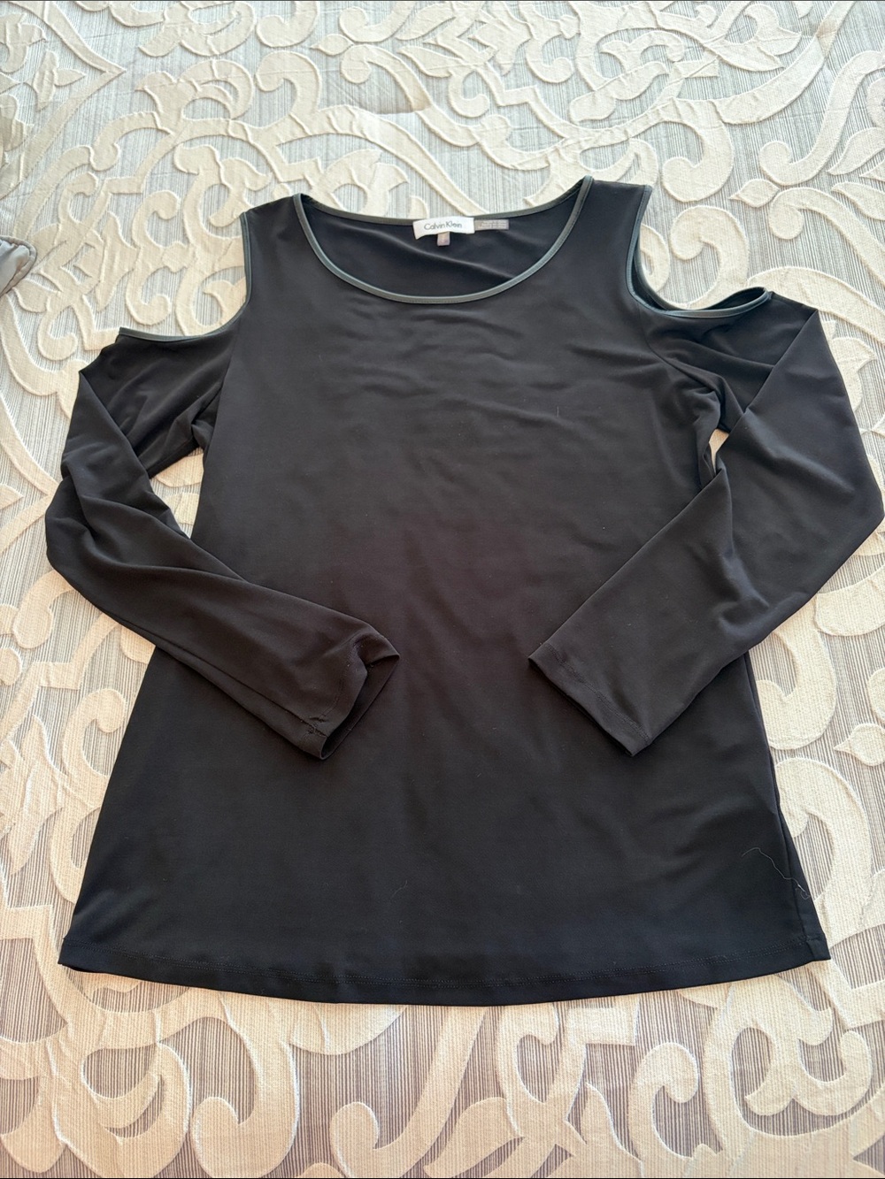 Calvin Klein Black Cold-Shoulder Long Sleeve Tee